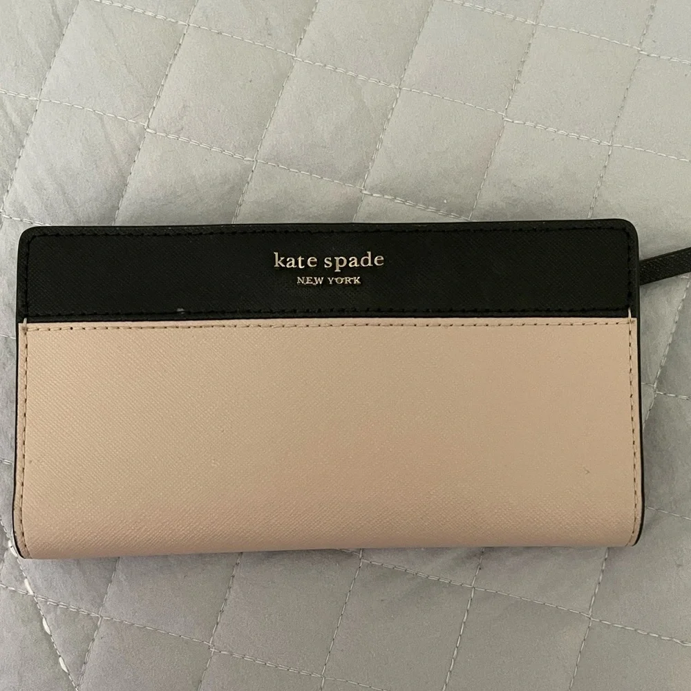 Kate Spade Wallet - Picture 1 of 3